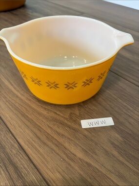Pyrex Town and Country 473 Orange